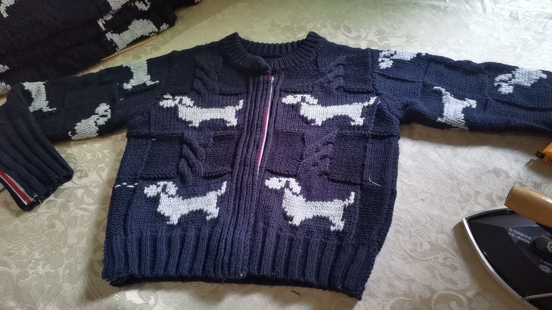 Picture of Tb Browin2025 New Autum Women's Puppy Sweater Vest Popular Same Style Jacquard Puppy Pattern Back