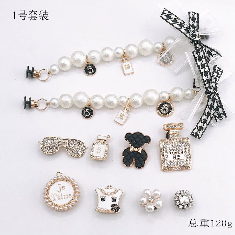 Picture of 2022 Yi Lian New Cave Shoes Accessories Bear Rhinestone Shoe Buckle Accessories Pearl Hanging Chain Slippers I-Buckle