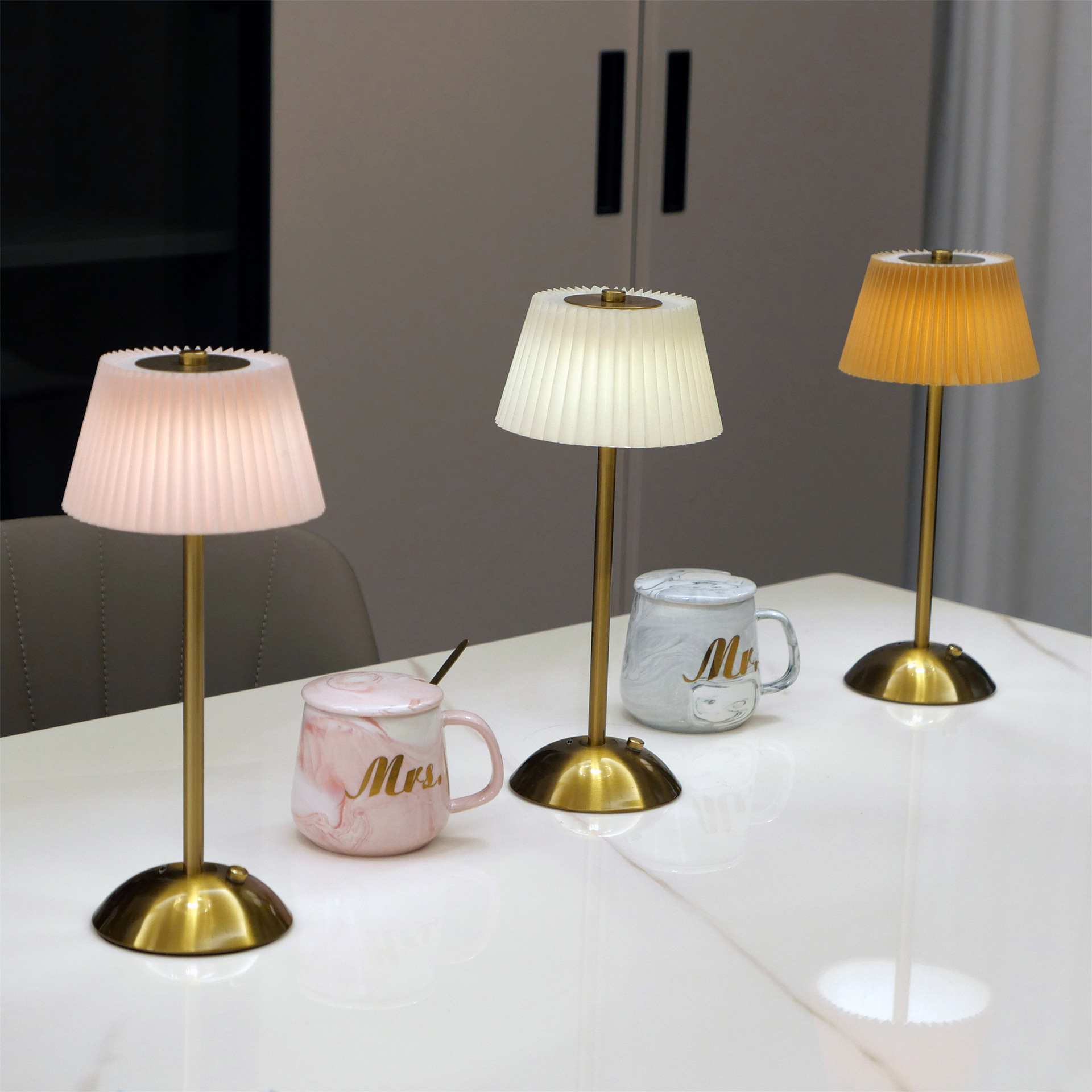 Modern Simple Pleated Fabric Metal Table Lamp Cross-Border Bedroom Bedside Atmosphere Lamp Charging Touch Night Light Ornament