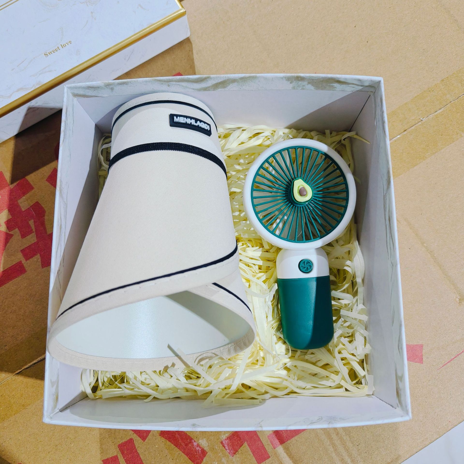 Picture of Business Accompanying Gift Set Practical Staff Birthday Welfare Gift Company Annual Meeting Creative Gift Wholesale Christmas