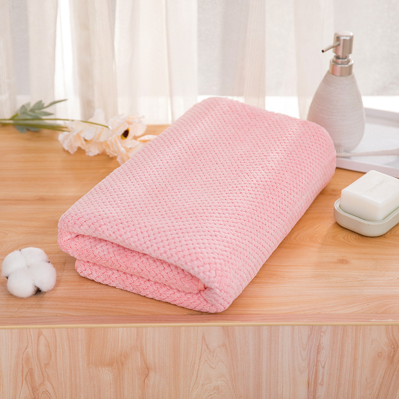 Picture of Pineapple plaid wool bath towel warp knitted coral velvet soft absorbent factory wholesale men and women Bath not easy to lint large square towel