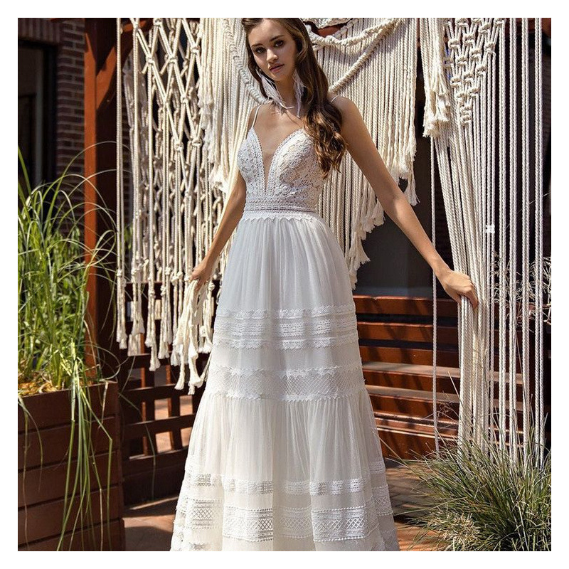 Cross-border retro strap French-style light wedding dress lace bridal outdoor lawn wedding simple outdoor yarn bridesmaid dress