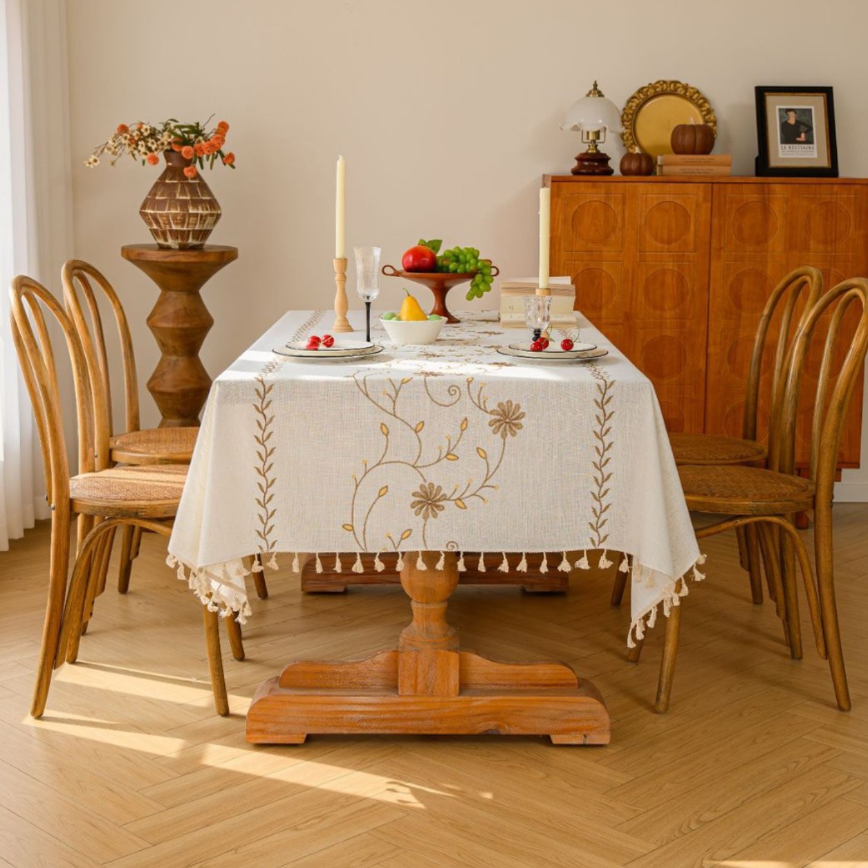 Picture of Rectangular Dining Table Fabric European-style Simple Embroidered Tablecloth Cotton and Linen Artistic Courtyard Outdoor Dining Table Mat Dust-proof and Dirty-resistant