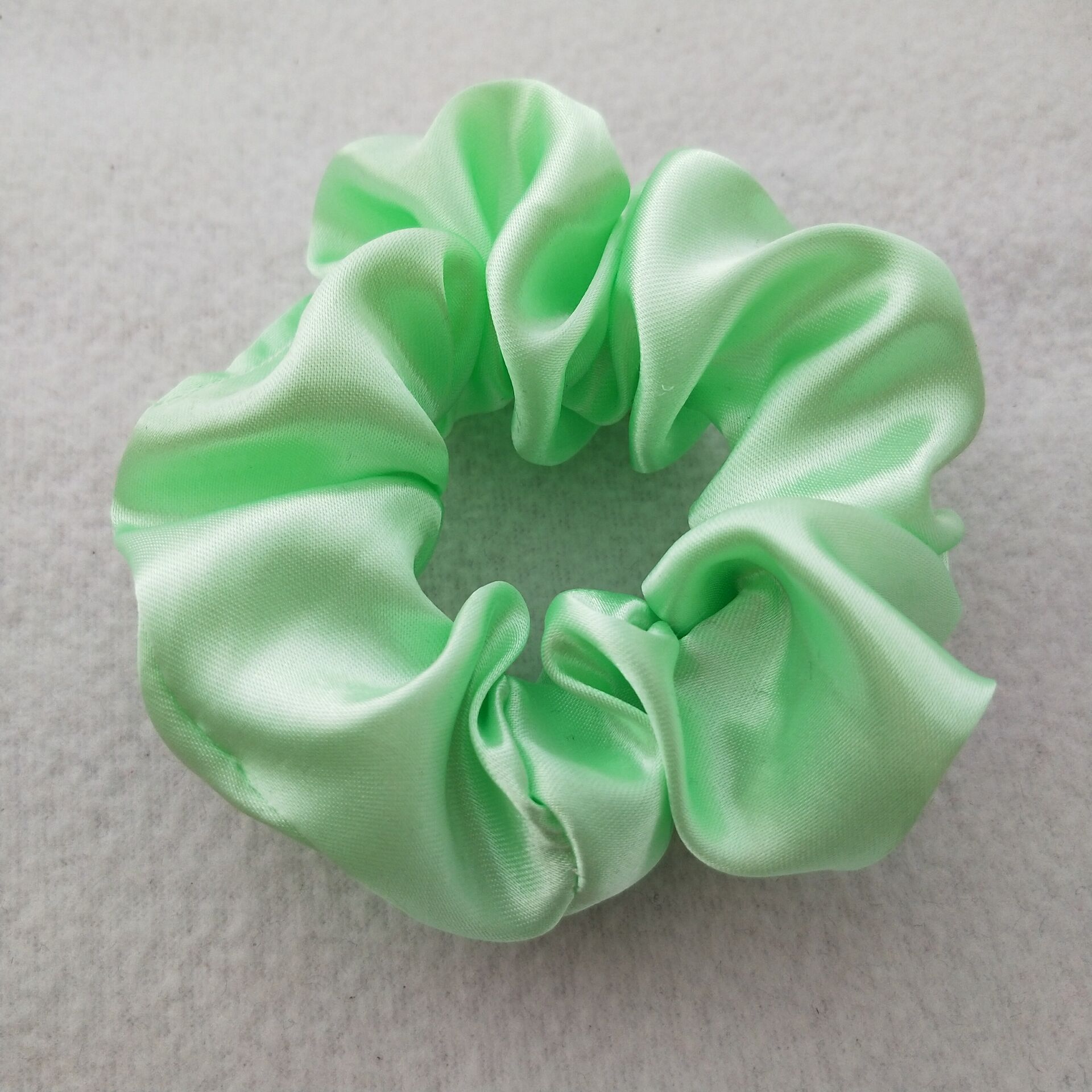 Picture of Cross-Border Amazon Satin Fabric Satin Scrunchie for Women, High-End Bun Hair Tie