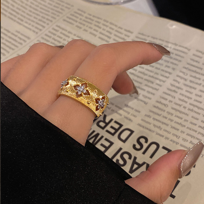 Hollow Four-leaf Clover Ring Women's Light Luxury European and American Style Wire-drawing Metal Open Ring Instagram Niche Finger Ring Trendy