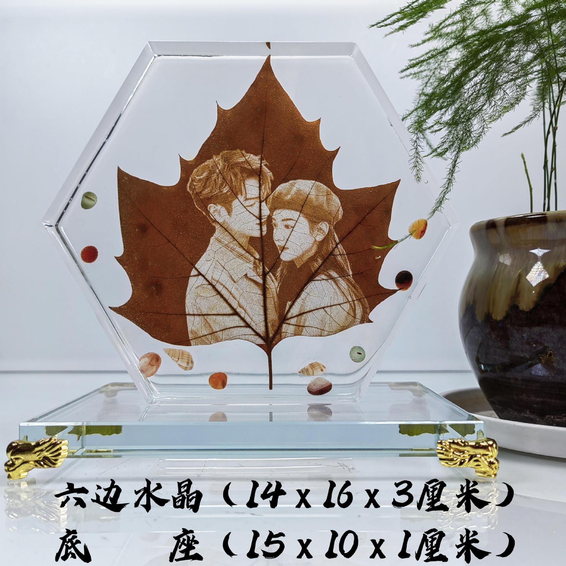 Picture of Leaf carving photos set to send girlfriends girl photos leaves wedding anniversary diy leaf carving birthday gift