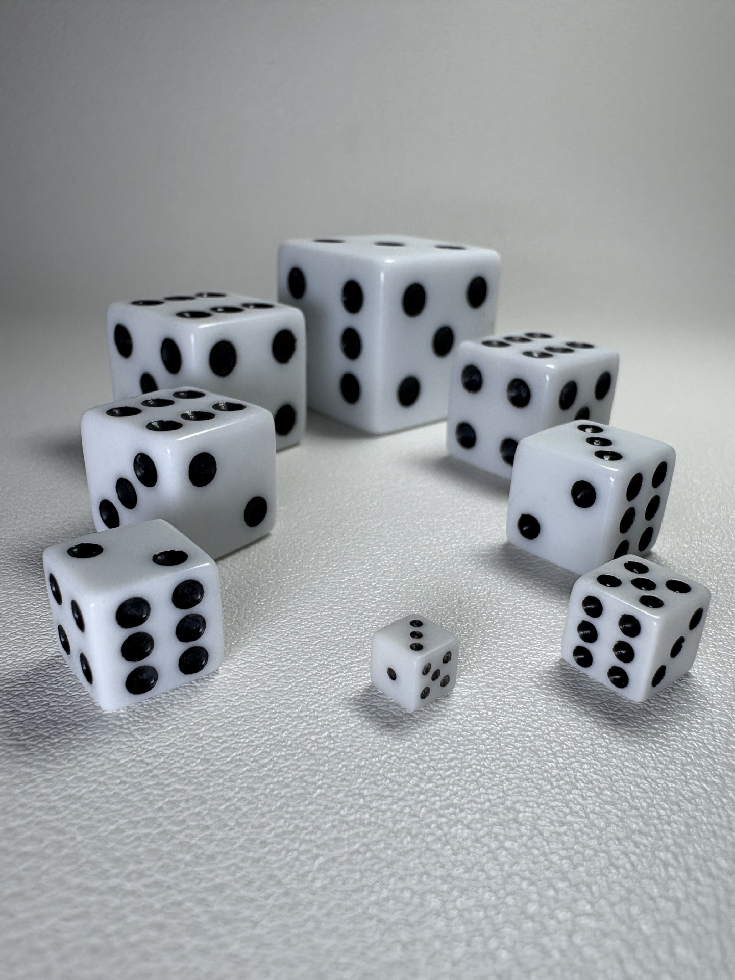 Picture of Right Angle Square Solid Color White Background Board Game Running Group Accessories Teaching Game Entertainment Props Drawing Acrylic Mini Dice