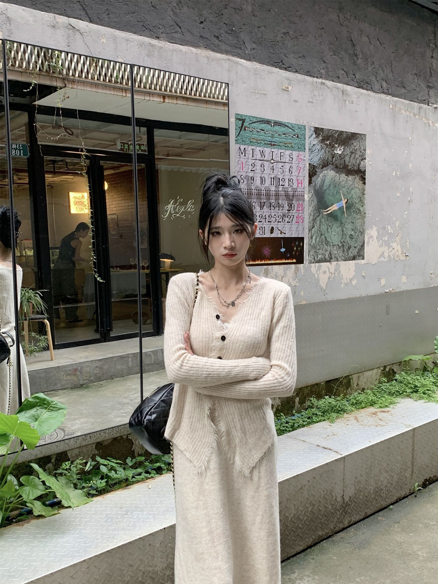 Picture of Early Autumn and Winter 2024 New Soft Waxy V-Neck Fur Edge Slim-Fit Slimming Knitted Cardigan Niche Design Sense Top for Women