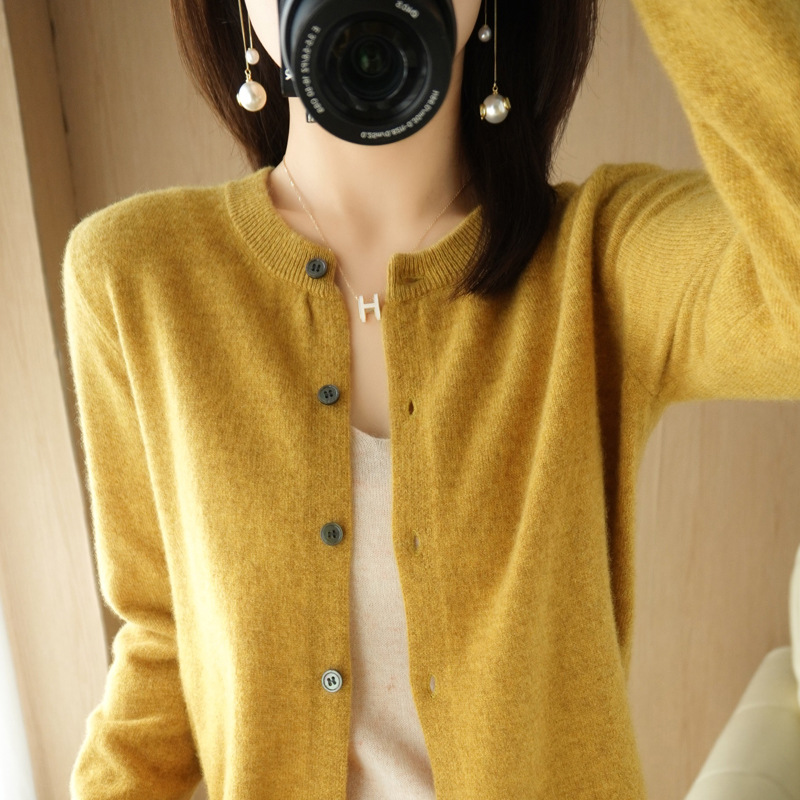 Picture of New 2025 Autumn and Winter Ol Elegant Cardigan Long-Sleeved Round Neck Straight Sweater Women's Knitted Knitwear One Piece Wholesale