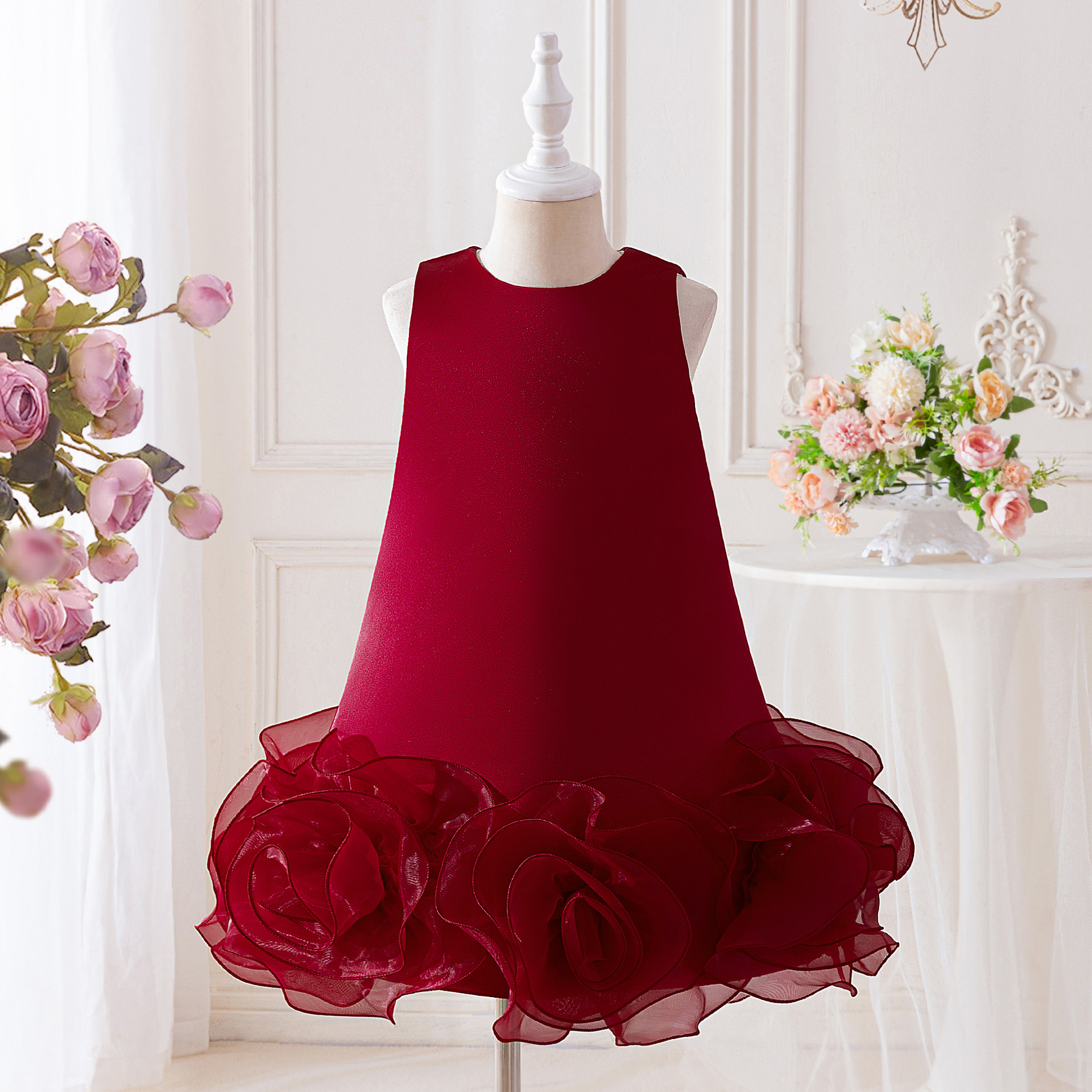 European and American New Girls' Dresses, Birthday Party Evening Dresses, Wedding Girls' Dresses, Stage Catwalk Costumes, Children's Clothing