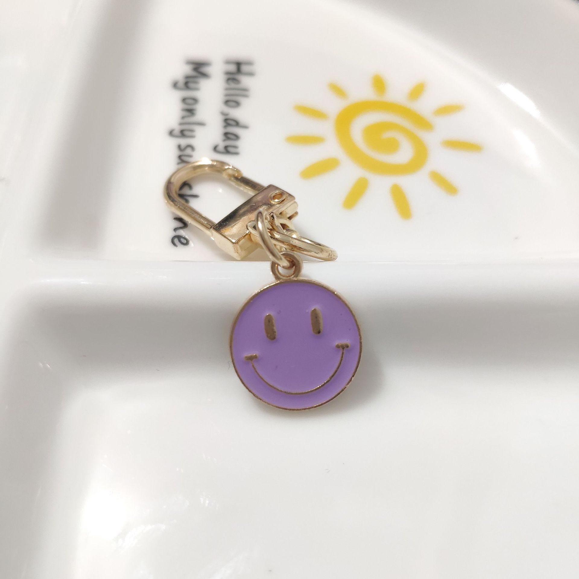 Picture of Cross-border e-commerce alloy color dripping smiley face keychain electroplated gold irregular expression bag pendant accessories