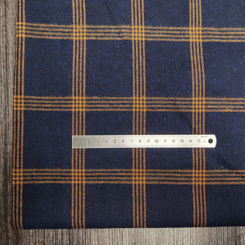 Picture of in stock brushed plaid fabric spring and summer women's shirt cloth 21 polyester cotton woven flannel plaid lining