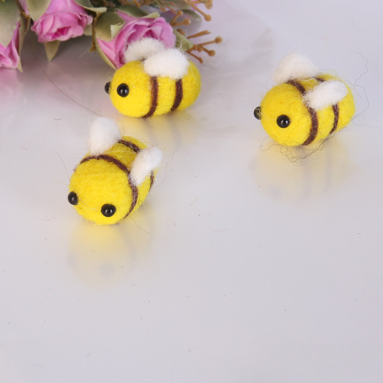 YZ cross-border wool felt poking music diy headdress clothing animal trinket accessories cute finished bee