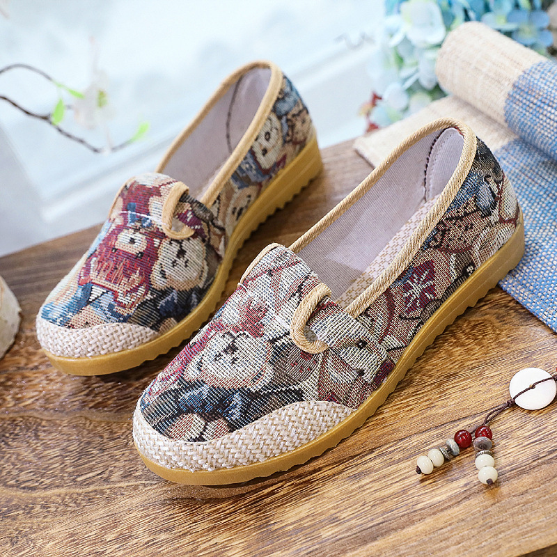 Picture of 25 Spring New Old Beijing Cloth Shoes, Non-Slip Tbottomon Soles, Comfortable Women's Shoes for Middle-Aged and Elderly Mothers, Casual Soft Soles