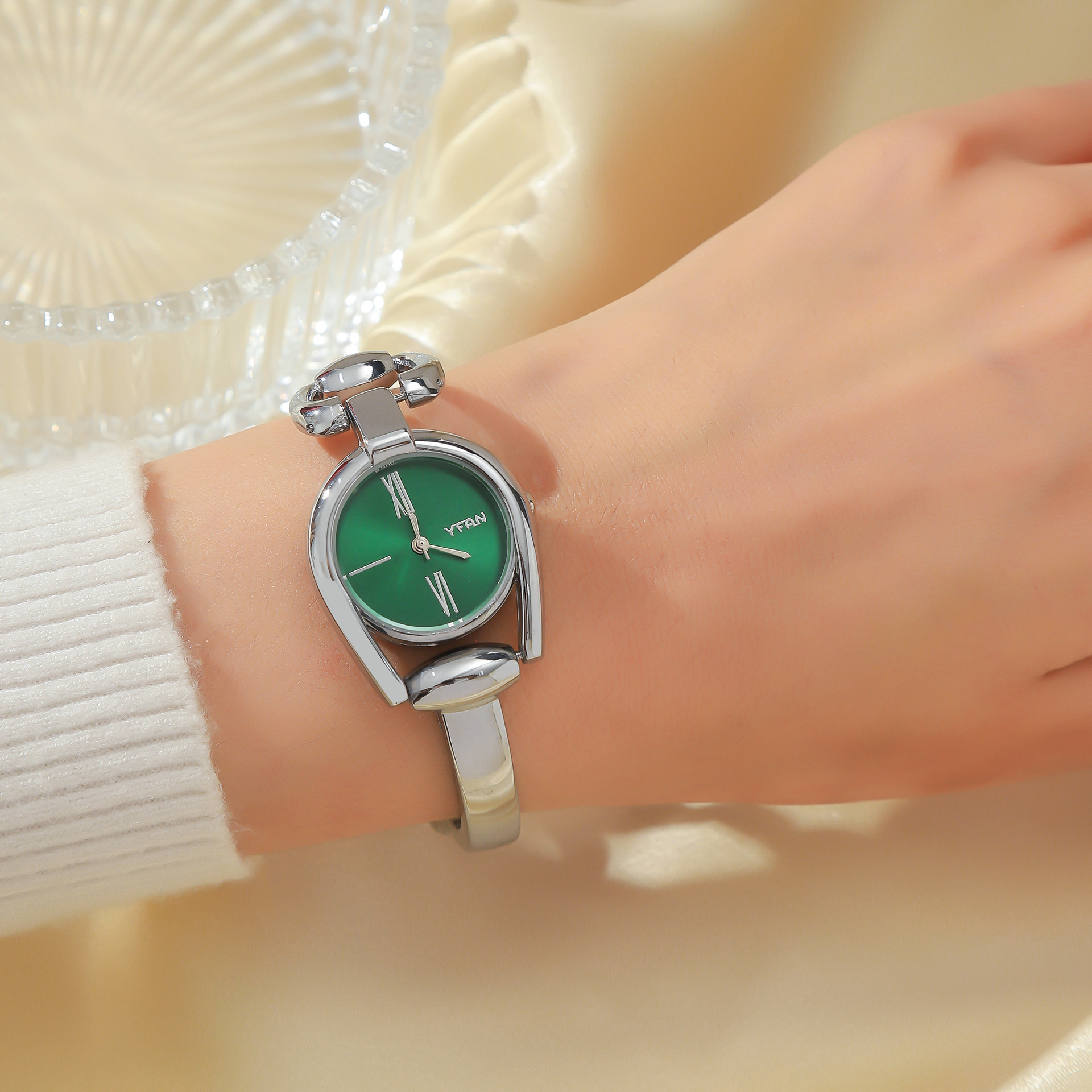 Picture of Women's Fresh Ins Style All-Match Purple Aurora Dial Square Bracelet Watch for Students