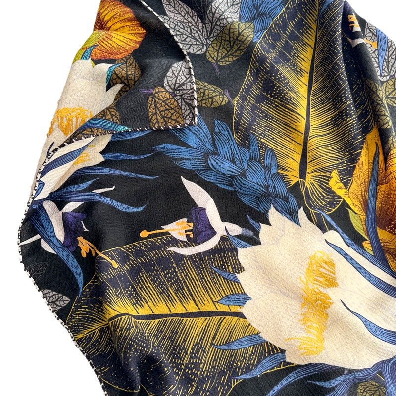 Picture of Autumn and winter double-sided two-color high-grade retro flowers 65cm silk wool scarf temperament all-match small shawl scarf