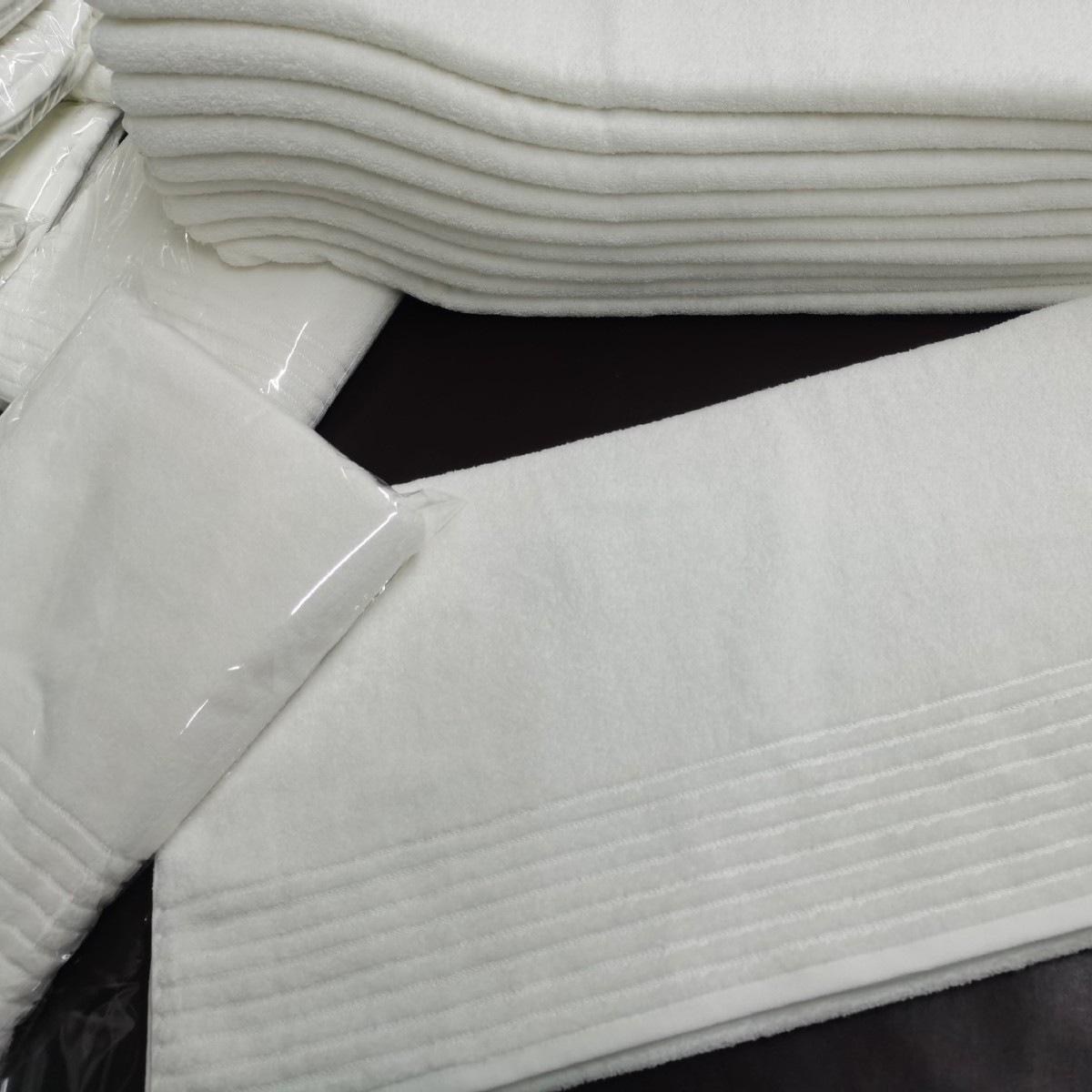 Picture of Bamboo fiber bath towel 140 * 70cm thickened 500g lint-free better than pure cotton soft absorbent baby gift