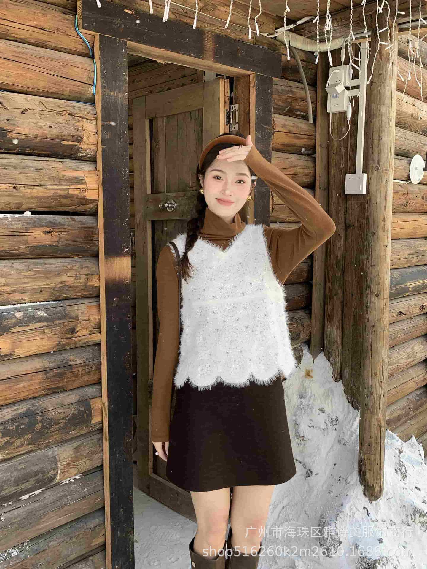 Picture of Korean Style Gentle Style V-neck Sequin Heavy Craft Mink Hair Vest Women's Autumn and Winter Fashionable Elegant Slim Look Outer Wear Top