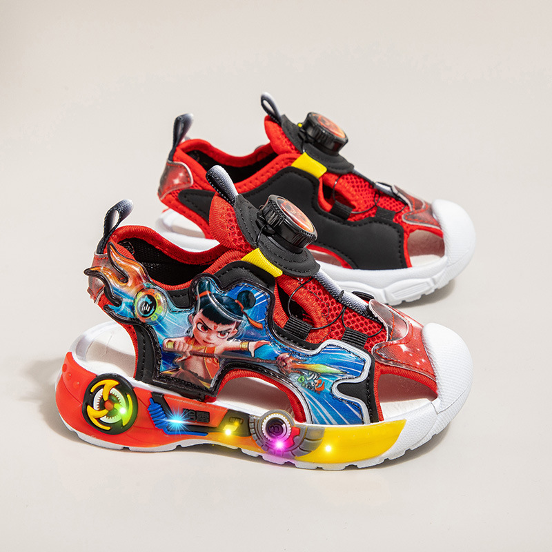 Boys Nezha Sandals 2025 New Mesh Rotating Button Beach Shoes Toe Toe Cartoon Breathable Soft Sole Shoes Trendy