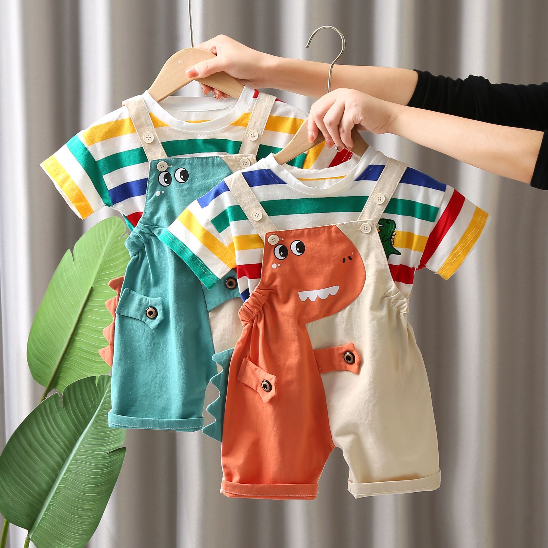 2025 Boys' Summer suit New Children's Striped Dinosaur Short-sleeved Strap Shorts Trendy Two-piece Set for Baby Boys
