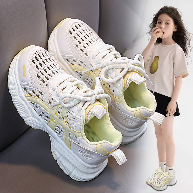 Girls' Sandals 2025 New Summer Trendy Popular Style for Older Children, Hollow Children's Sports Sandals, Closed-Toe Dad Shoes