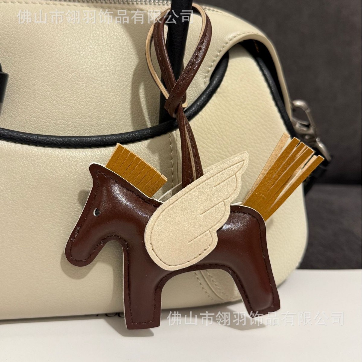 Trendy Pony Pendant Pu Leather Car Keychain, He Is a Small Flying Pony Bag Charm, Ultra-Light