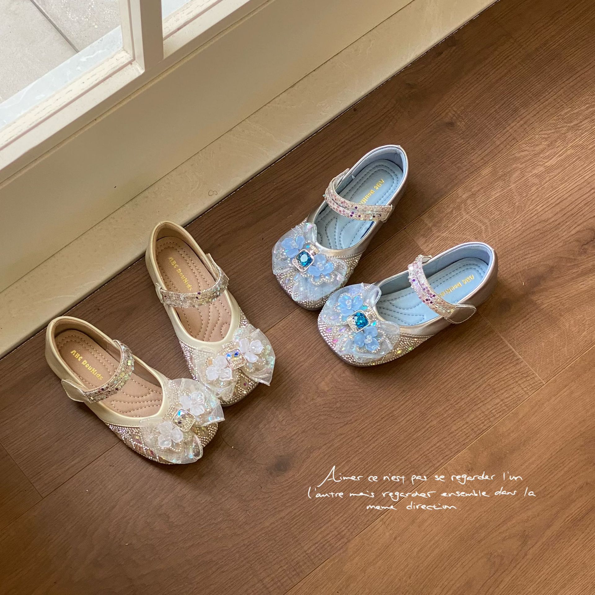 Girls' shiny crystal princess shoes 2025 summer new children's fashion Velcro rhinestone leather shoes soft-soled scoop shoes