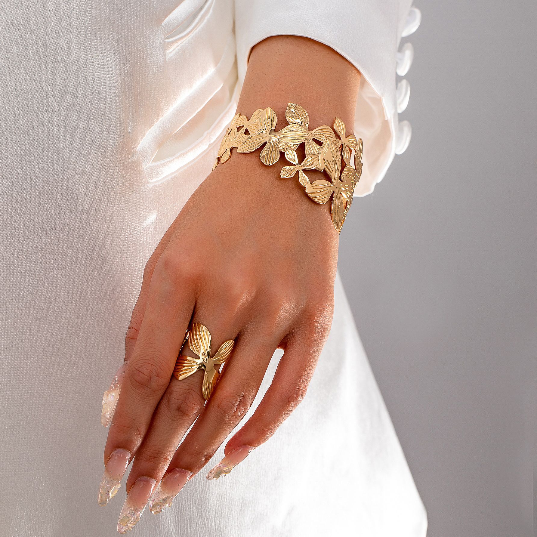 Picture of European and American Niche Design Creative Butterfly Leaf Bracelet Ring suit Suitable for Women's Party Street Wear