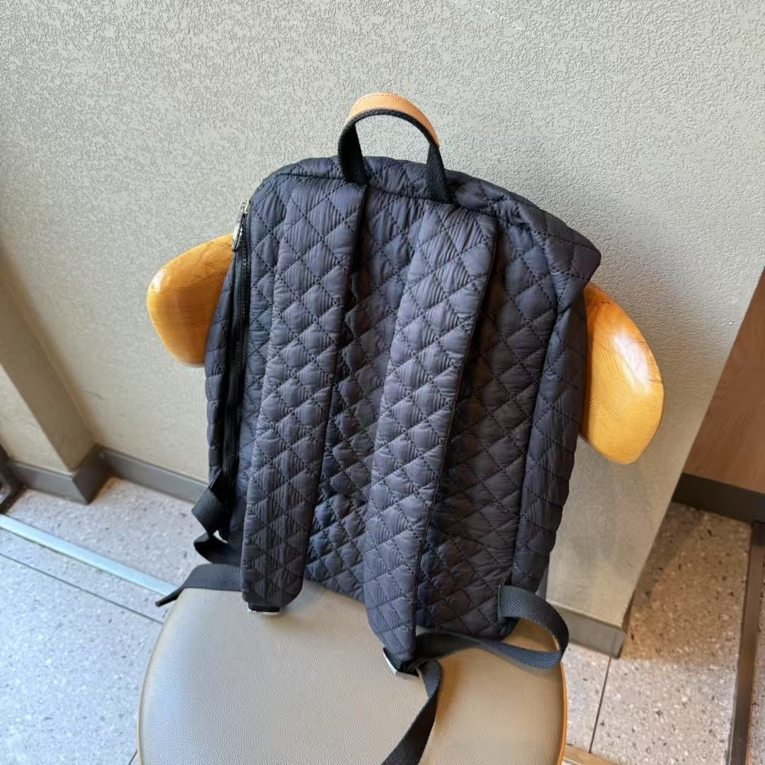 Picture of Large Capacity Lightweight Airy Backpack Women's 2025 Spring and Summer New Arrival Trendy Backpack Men's Casual Computer Schoolbag