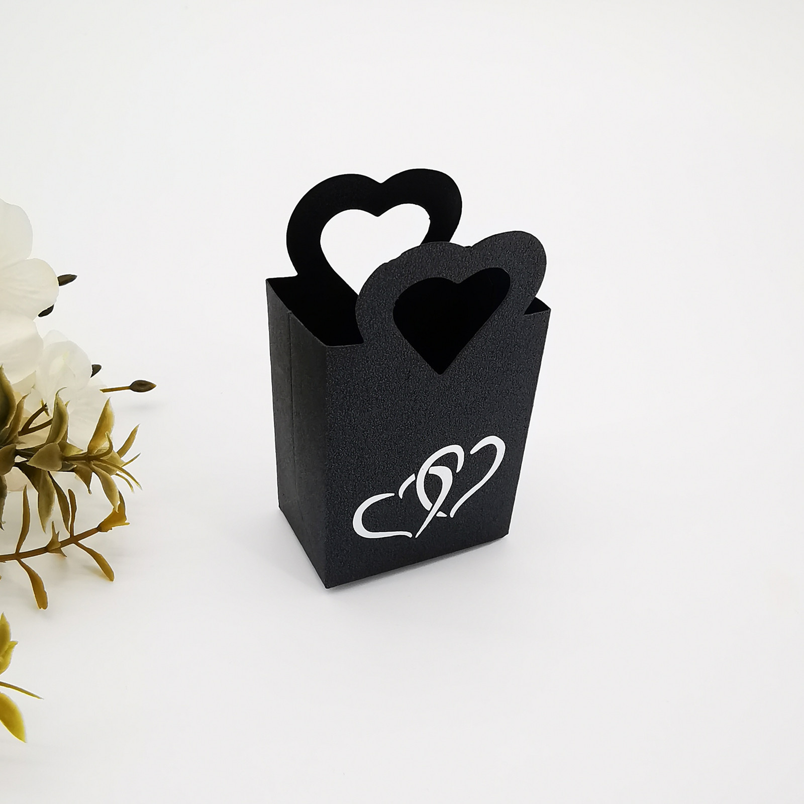 Picture of Mini Gift Box Handbag Small Pearlescent Paper Wedding Candy Box Hot Silver Love Gift Packaging Hand Carry Heart