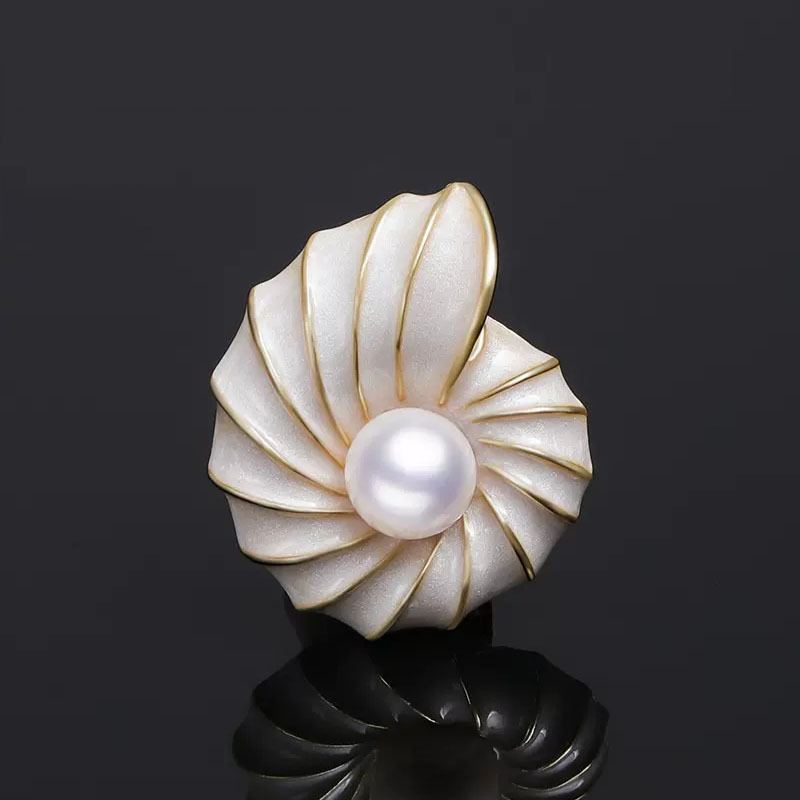 Exquisite Conch Pearl Brooch Women's Creative Niche Design Sense Marine Life Jacket Suit Pin Accessories Gift