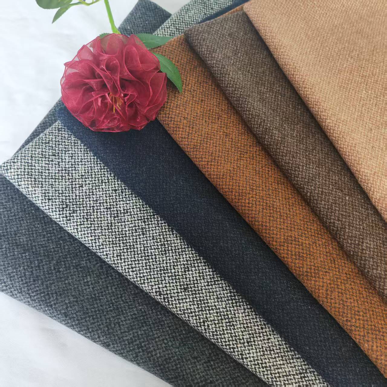 Shaoxing manufacturer spot 25 autumn and winter plain wool coat wool tweed suit fashion shoes and hats bags coarse woolen fabric