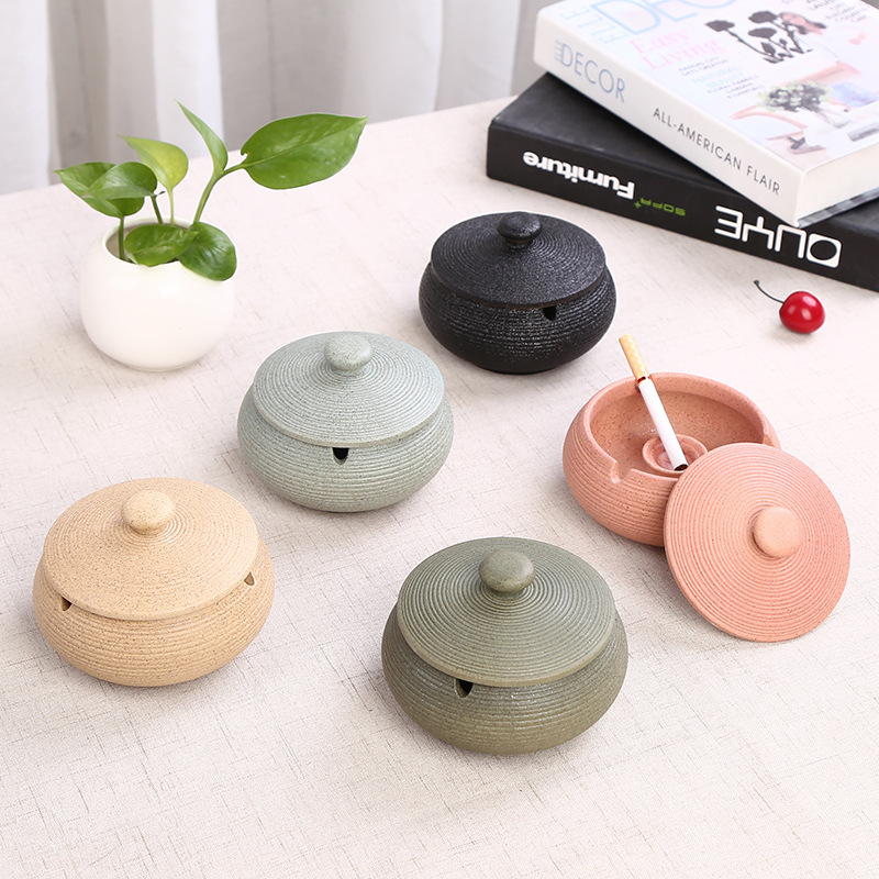 Cross-border European creative fashion ashtray living room office guest room KTV large ceramic ashtray with lid