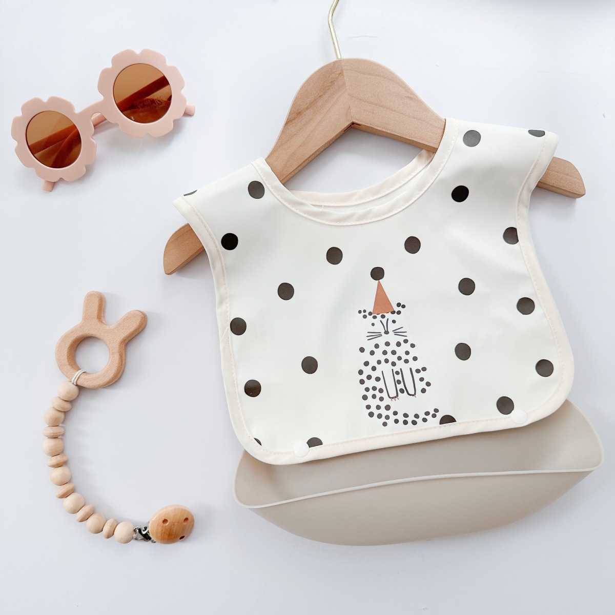 Picture of New Children's Silicone Bib Baby Meal Bag Baby Food Supplementary Food Bag Waterproof Anti-dirty Artifact PU Soft Bib