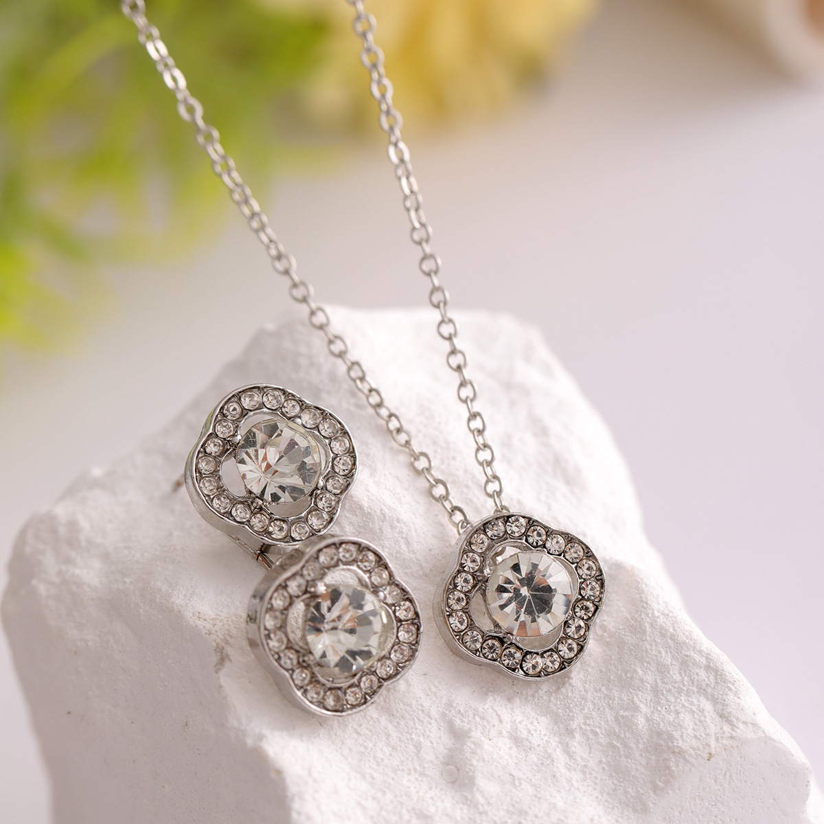 Korean Style Light Luxury Niche High-End Design Earrings Necklace Jewelry Set Fashionable Versatile Alloy Accessories Wholesale