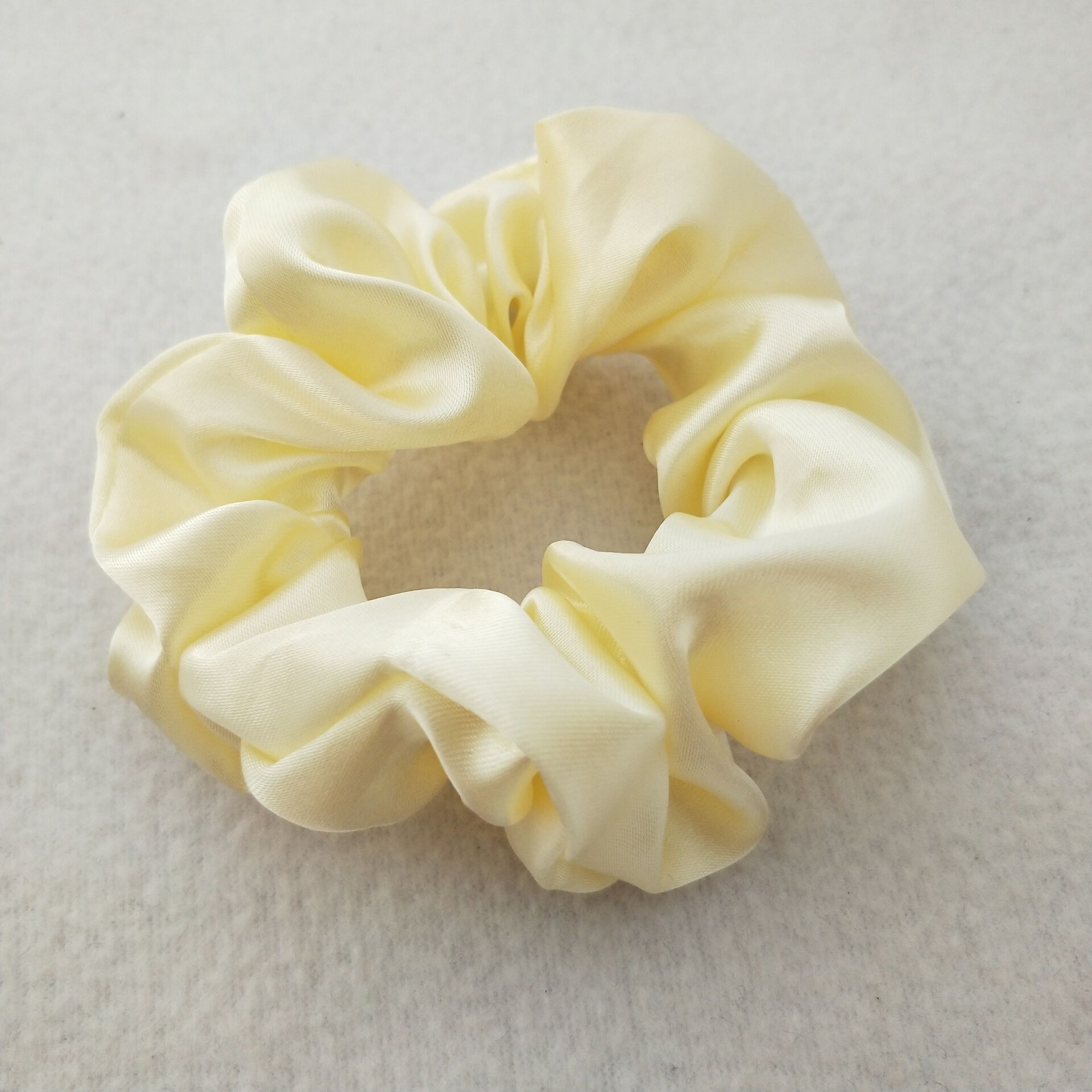 Picture of Cross-Border Amazon Satin Fabric Satin Scrunchie for Women, High-End Bun Hair Tie