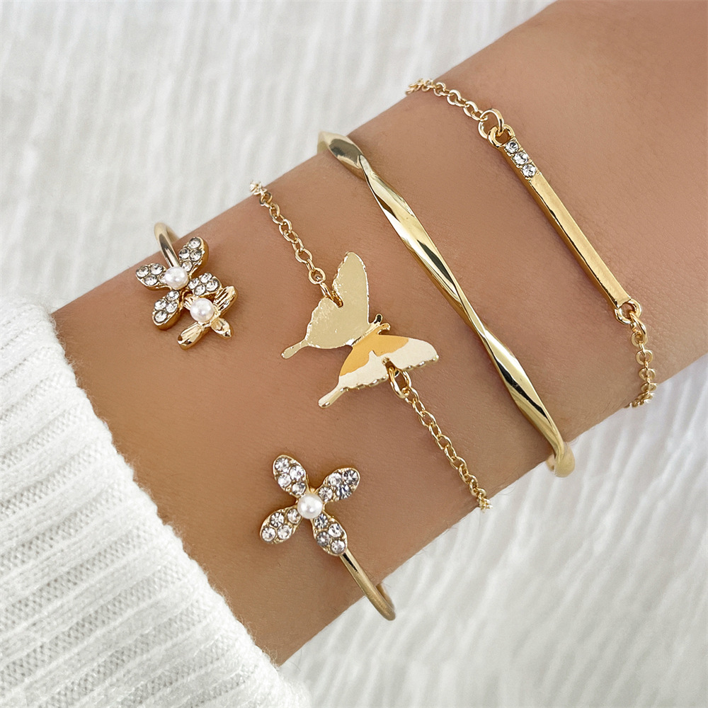 Vintage imitation pearl four-leaf clover open bracelet set butterfly bracelet word diamond bracelet 4-piece set