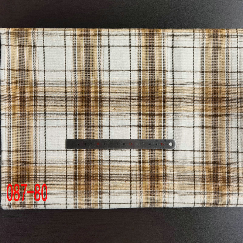 Picture of in stock brushed plaid fabric spring and summer women's shirt cloth 21 polyester cotton woven flannel plaid lining