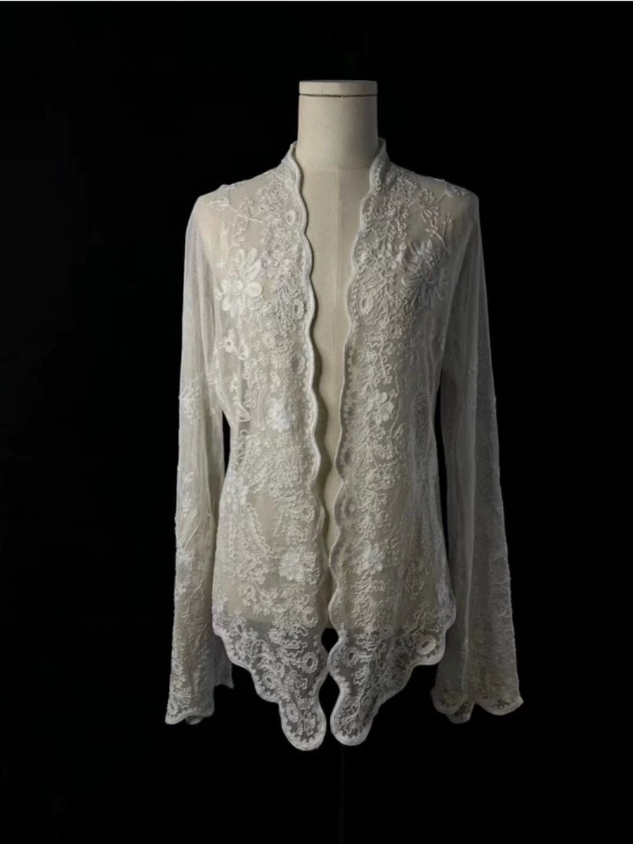 High-end foreign-style interior hollowed-out crochet flower niche Korean heavy-duty lace bottoming chic shirt for 2024 winter