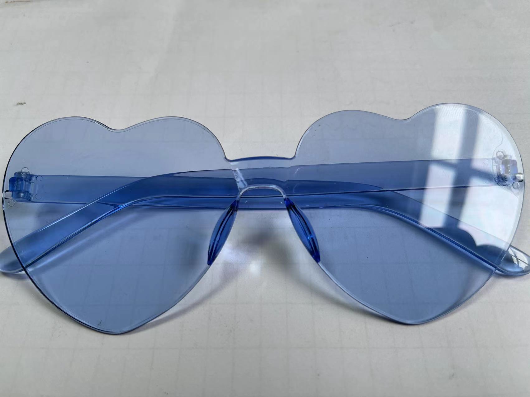 Picture of Heart Sunglasses, Heart Sunglasses, Jelly Color Rimless Heart-Shaped One-Piece Glasses, Dazzling Color Glasses