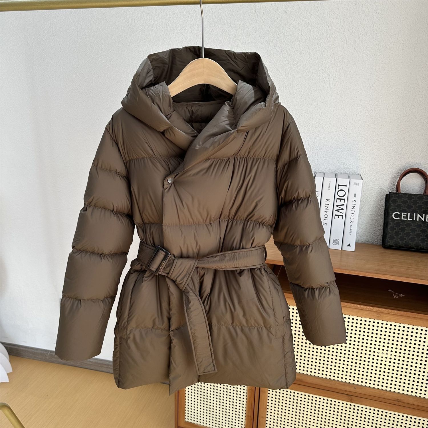 Picture of Ultra-Light, Soft, Thickeneded Waist, Slim Fit, Hooded Cotton Jacket, Women's Short Fashion, 2025 Autumn and Winter New Style