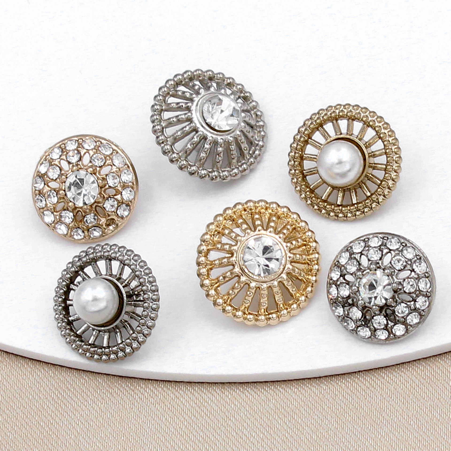 High-End Textile Accessories Buttons Pearl Metal Spot Wholesale Buttons Small Fragrant Diamond Buttons Clothing Accessories
