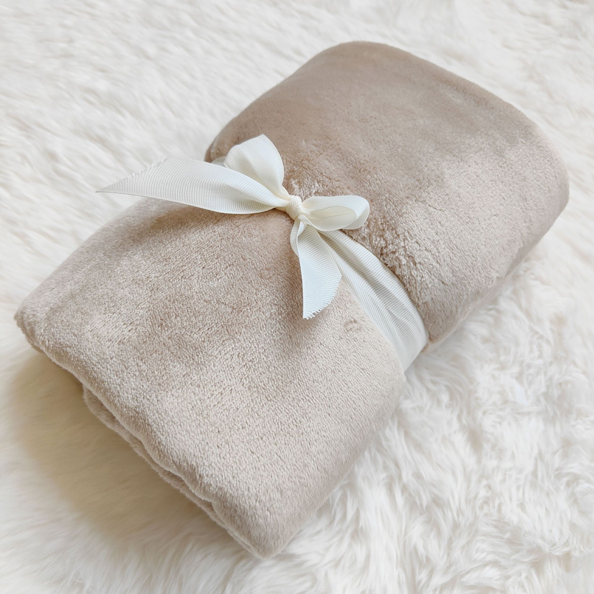Picture of Pineapple Mesh Flannel Small Blanket Coral Fleece Cover Blanket Sofa Blanket Office Single Lunch Break Blanket Air Conditioning Blanket
