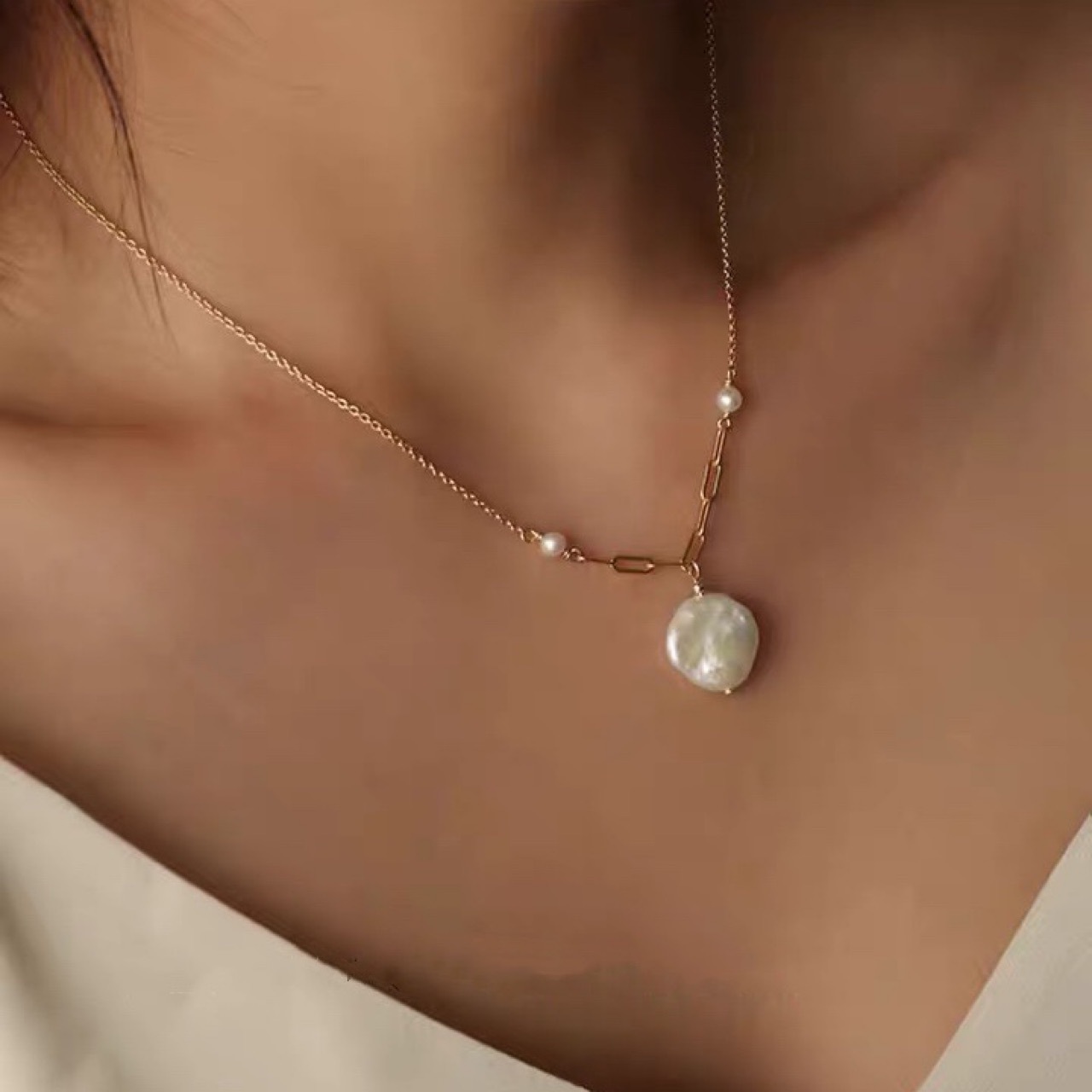 Romantic natural baroque petal keshi pearl necklace niche INS wind clavicle chain design personalized clavicle chain