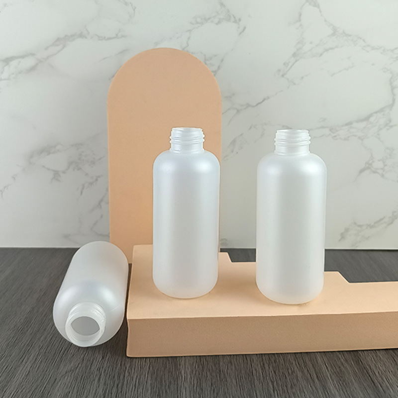 Factory Direct Sales 24 Teeth 120ml Round Shoulder Bottle White HDPE Daily Packaging Care Bottle Shampoo Lotion