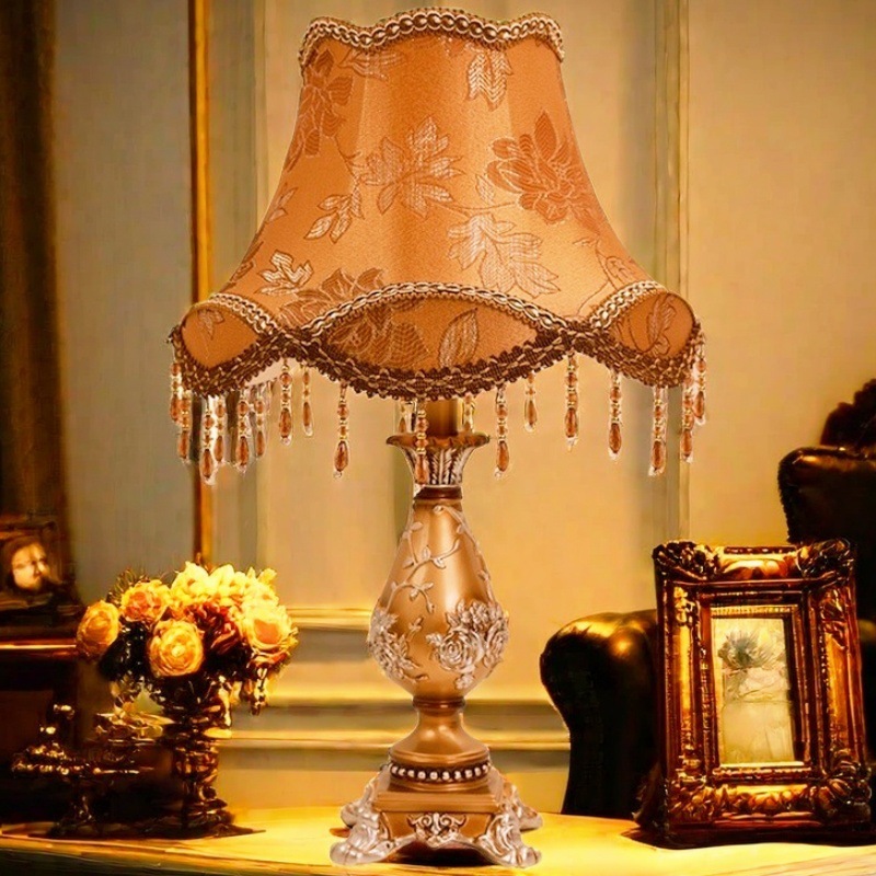 Cross-border European-style Living Room Table Lamp Retro American Classical High-end Luxury Warm Romantic Wedding Room Bedroom Bedside Table Lamp