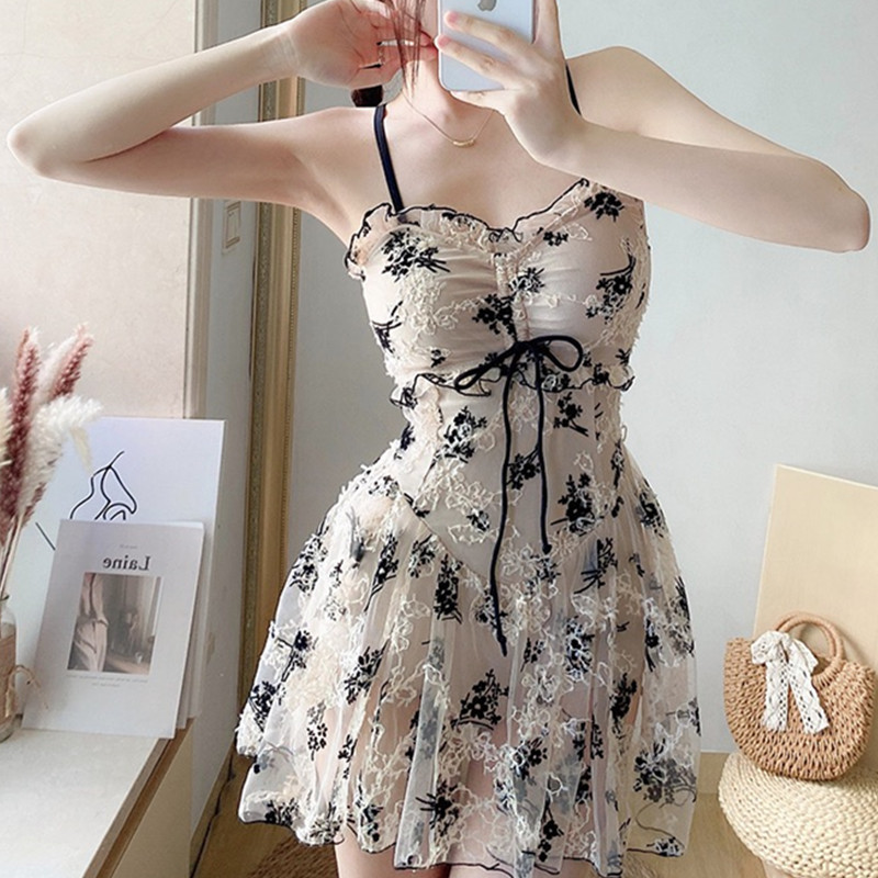 2025 New Hot Spring Swimsuit for Women Korean Retro Style Long-Sleeved One-Piece Conservative Belly-Covering Slimming Look High-End Swimsuit