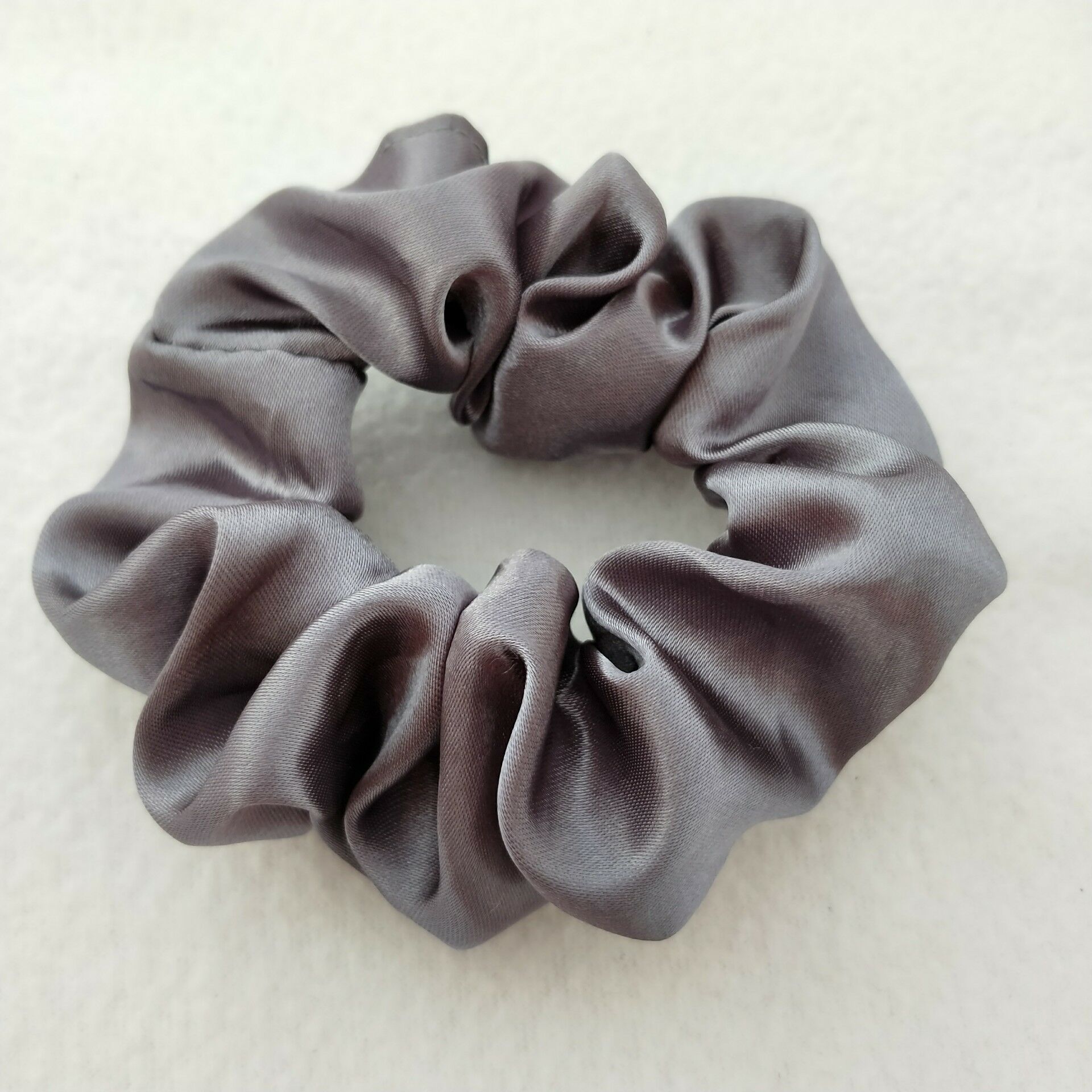 Picture of Cross-Border Amazon Satin Fabric Satin Scrunchie for Women, High-End Bun Hair Tie