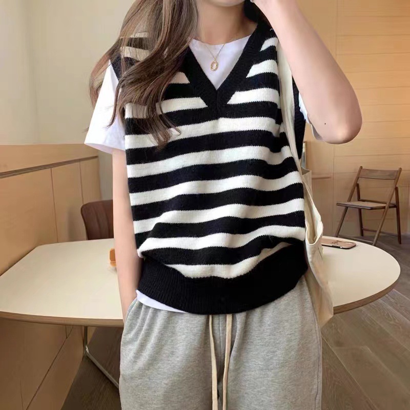 2022 Wool Autumn and Winter Vest Pullover V-Neck Loose Black and White Striped Sweater Ware Sleeveless Inner Jacket for Women