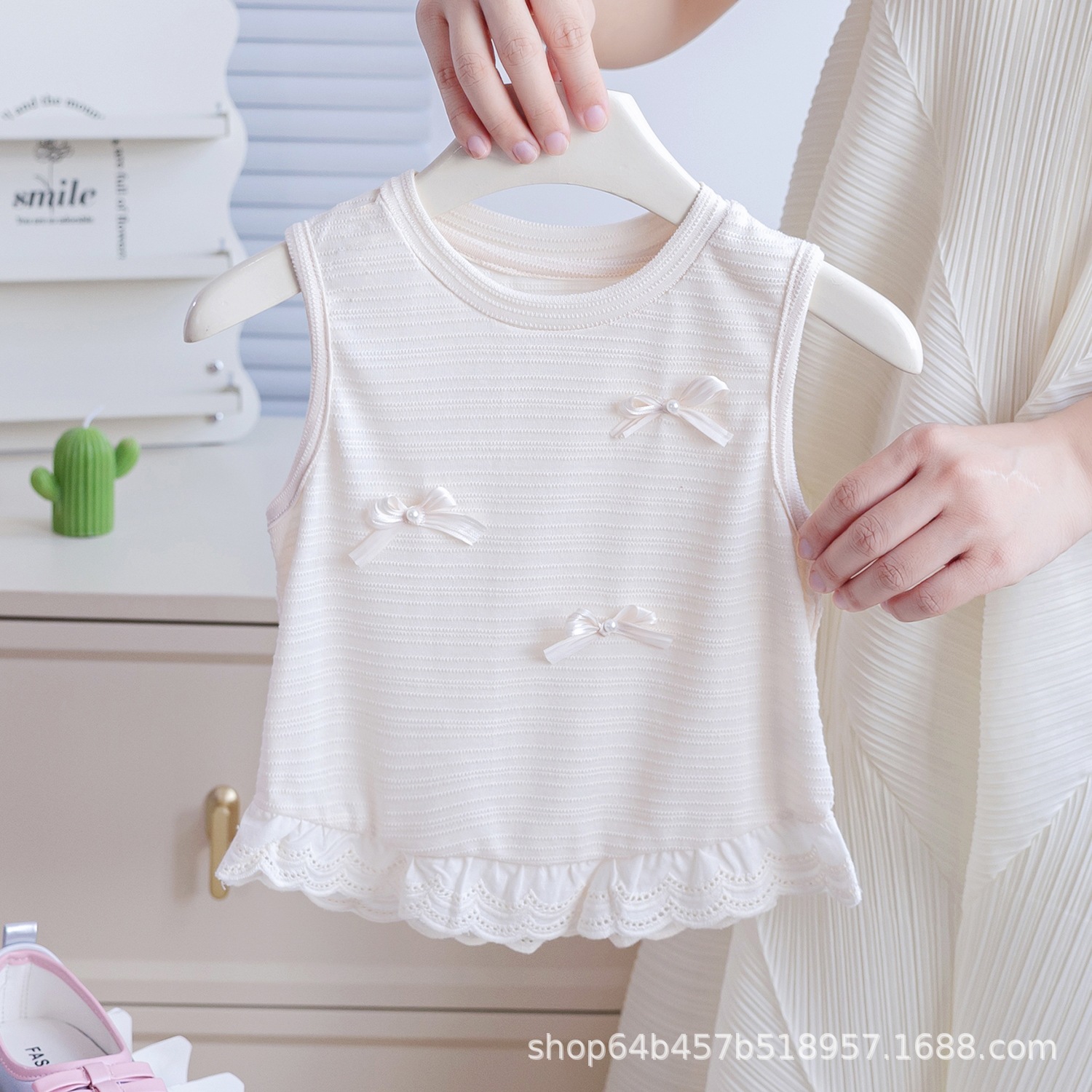 Picture of Girls Summer Fashion Bow Top Baby New Sweet Casual Vest Kidsren's Versatile Sleeveless T-Shirt Cotton